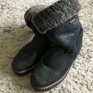 Women's leather Blondo boots, size 7, Shearling lining.
